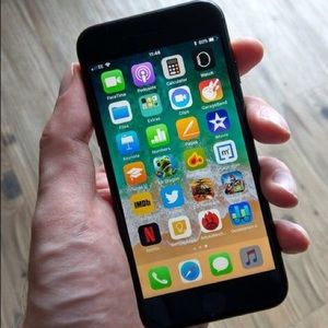 Black IPhone 8 Plus . unlocked any service! 256gb